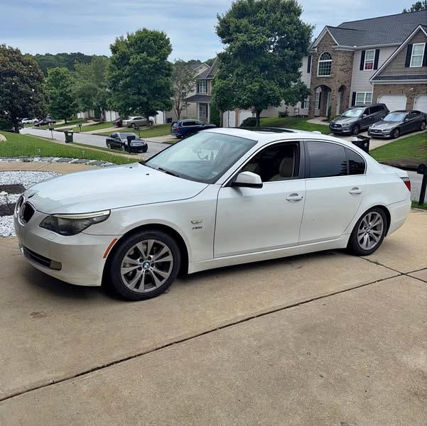 2010 BMW 5 Series - 535i xDrive Sedan 4D