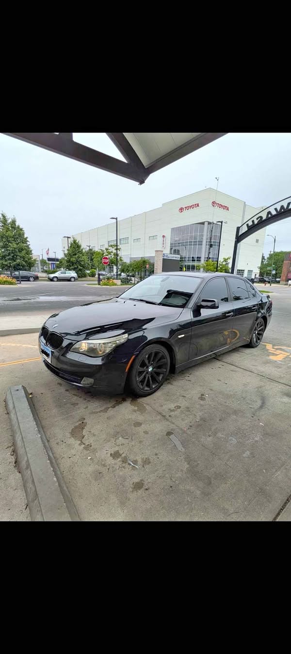 2010 BMW 5 Series - 528i xDrive Sedan 4D