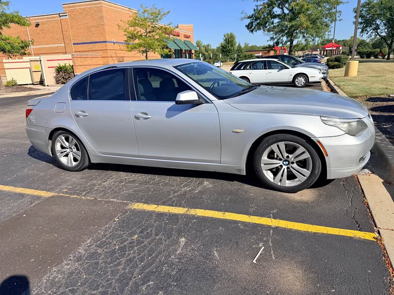 2010 BMW 5 Series - 528i xDrive Sedan 4D