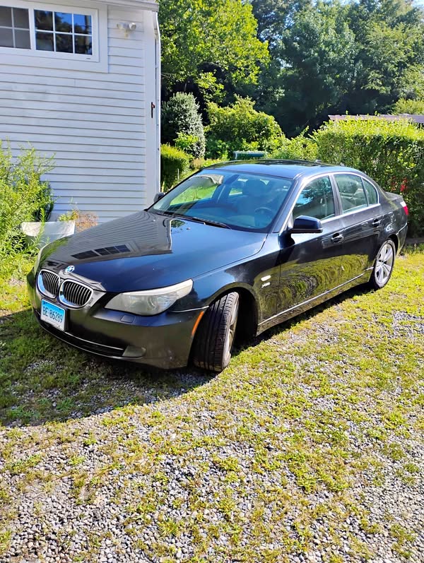 2010 BMW 5 Series - 528i xDrive Sedan 4D