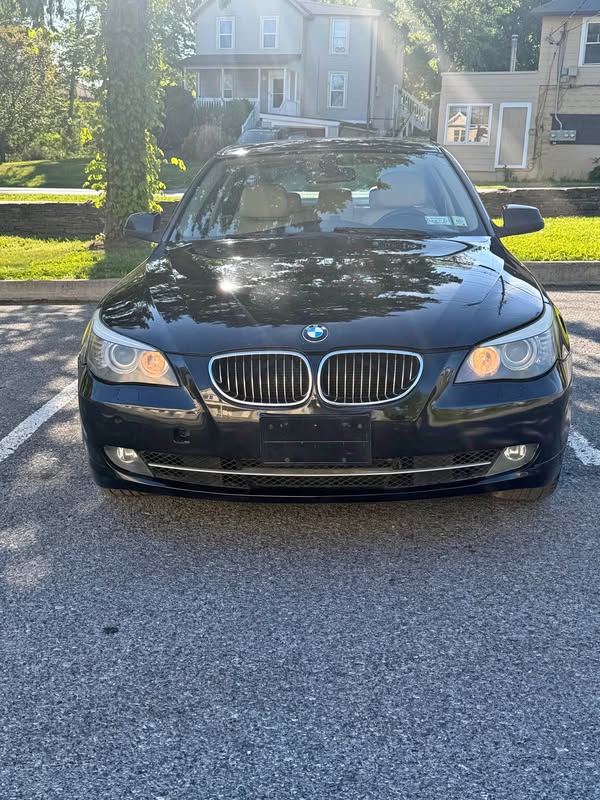 2010 BMW 5 Series - 528i xDrive Sedan 4D