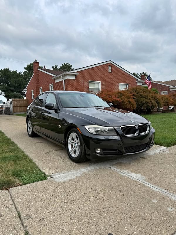 2011 BMW 3 Series - 328i xDrive Sedan 4D