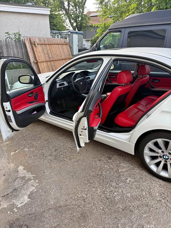 2011 BMW 3 Series - 328i xDrive Sedan 4D
