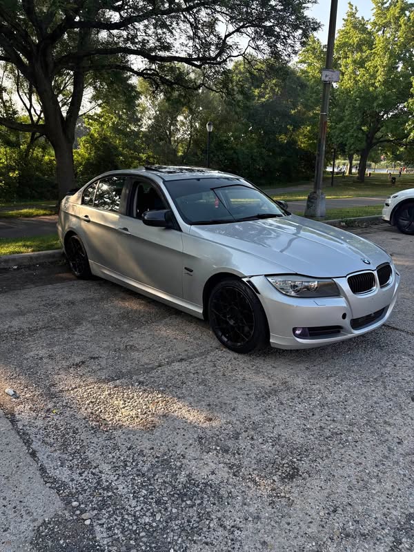 2011 BMW 3 Series - 328i xDrive Sedan 4D