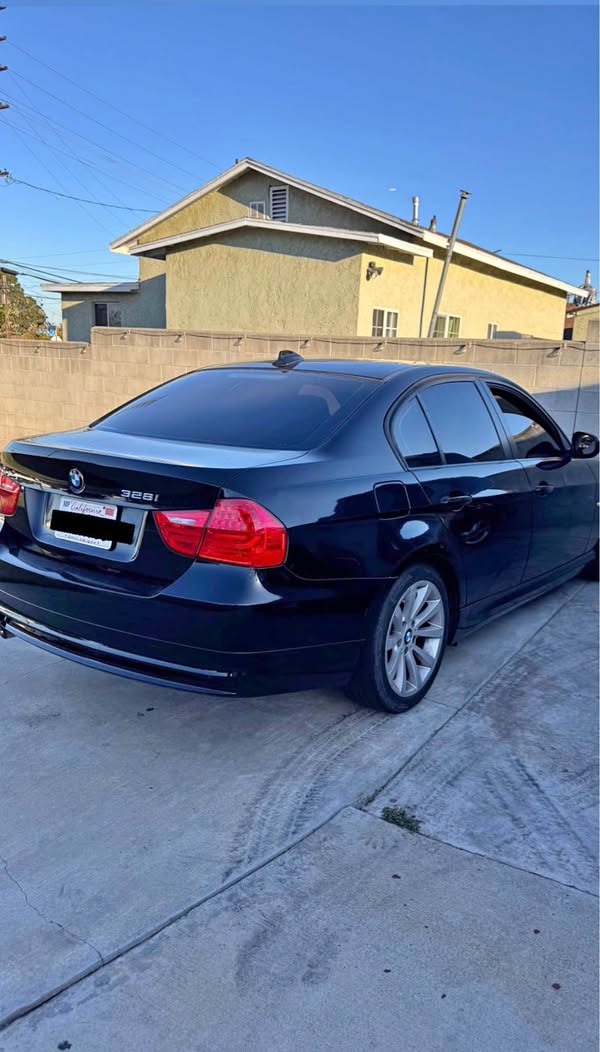 2011 BMW 3 Series - 328i Sedan 4D