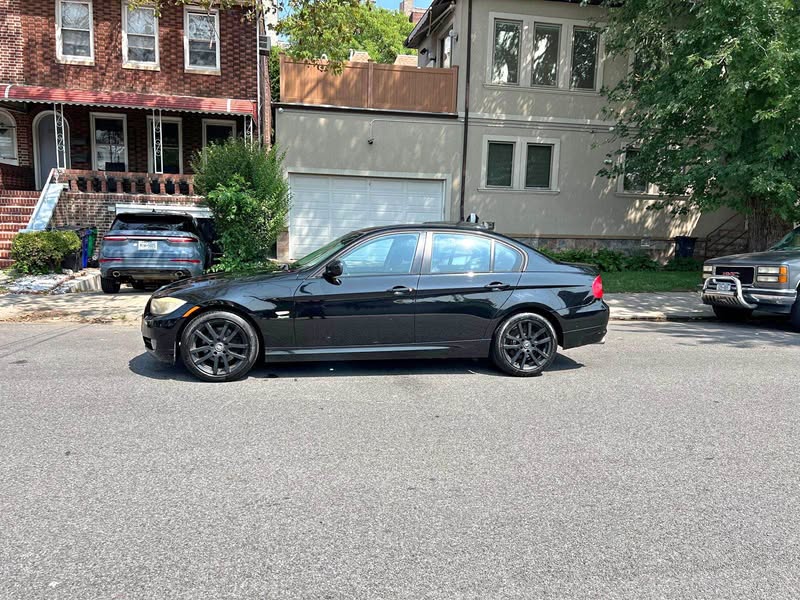 2011 BMW 3 Series - 328i xDrive Sedan 4D