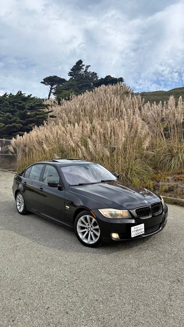 2011 BMW 3 Series - 328i xDrive Sedan 4D