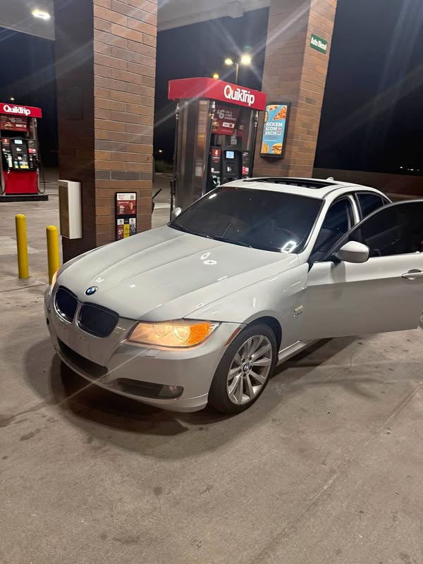 2011 BMW 3 Series - 328i xDrive Sedan 4D