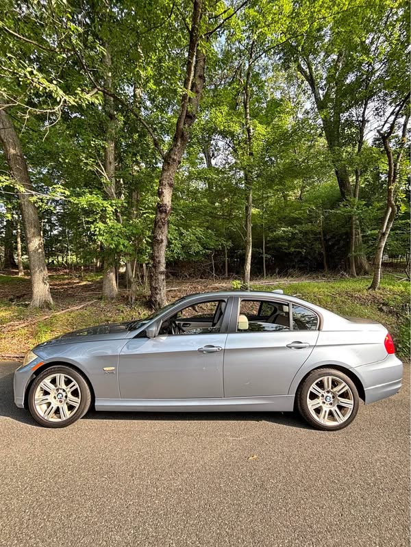 2011 BMW 3 Series - 328i xDrive Sedan 4D