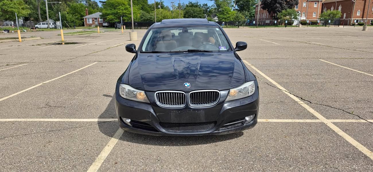 2011 BMW 3 Series - 328i xDrive Sedan 4D