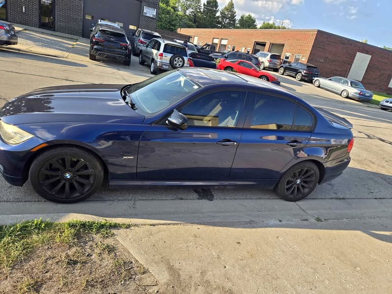 2011 BMW 3 Series - 328i xDrive Sedan 4D