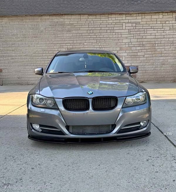 2011 BMW 3 Series - 335i xDrive Sedan 4D