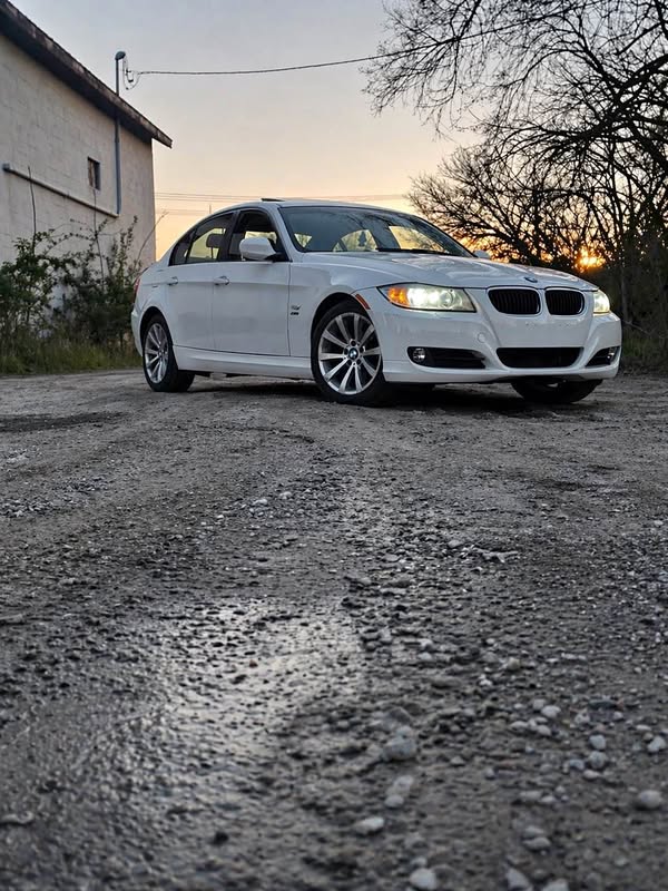 2011 BMW 3 Series - 328i xDrive Sedan 4D