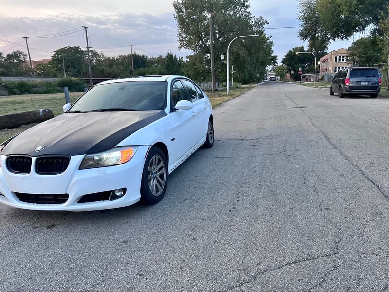2011 BMW 3 Series - 328i xDrive Sedan 4D