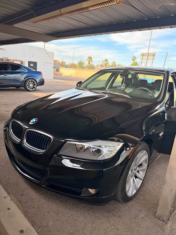 2011 BMW 3 Series - 318i Sedan 4D