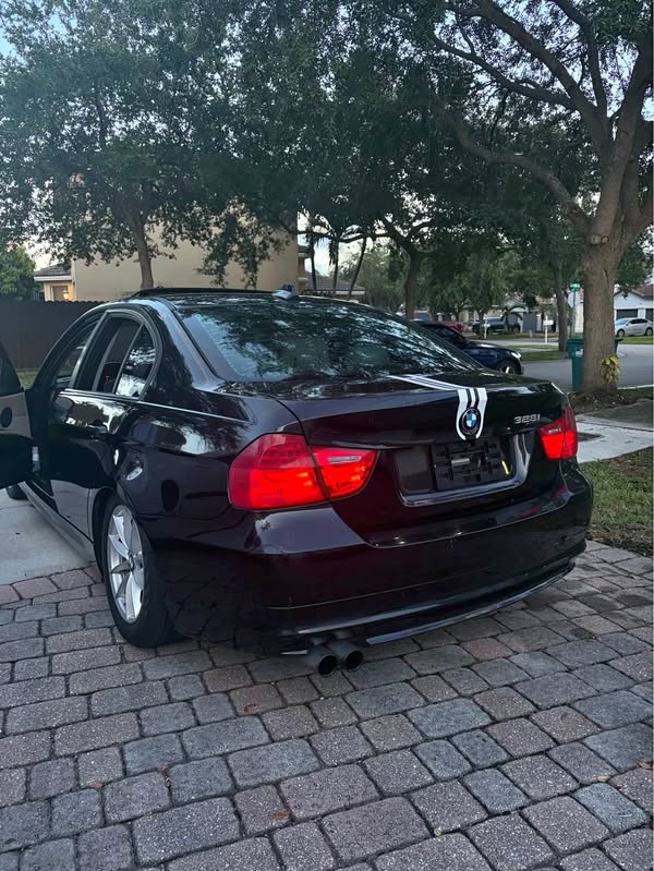 2010 BMW 3 Series - 328i xDrive Sedan 4D