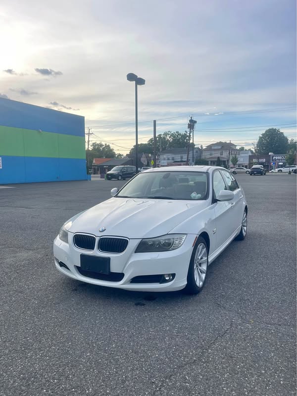 2011 BMW 3 Series - 328i xDrive Sedan 4D