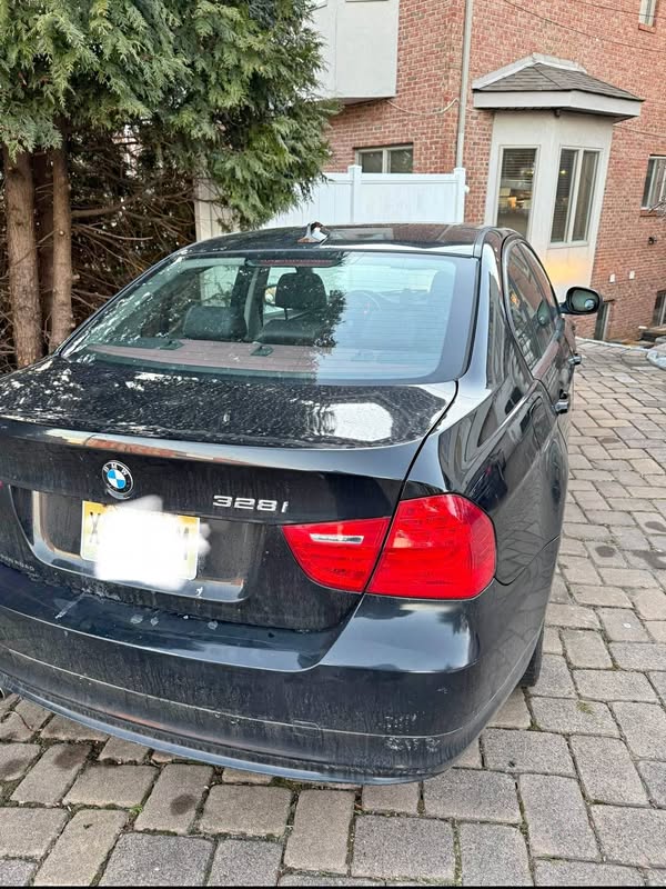 2011 BMW 3 Series - 328i xDrive Sedan 4D