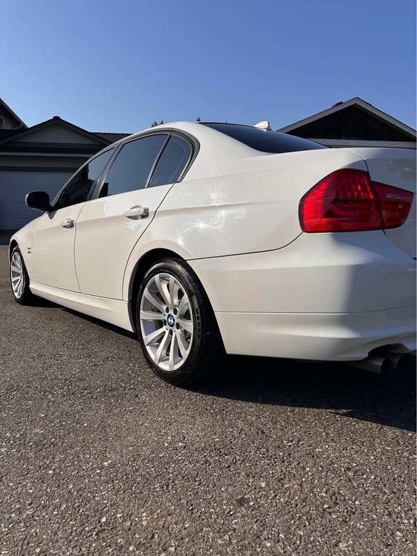 2011 BMW 3 Series - 328i xDrive Sedan 4D