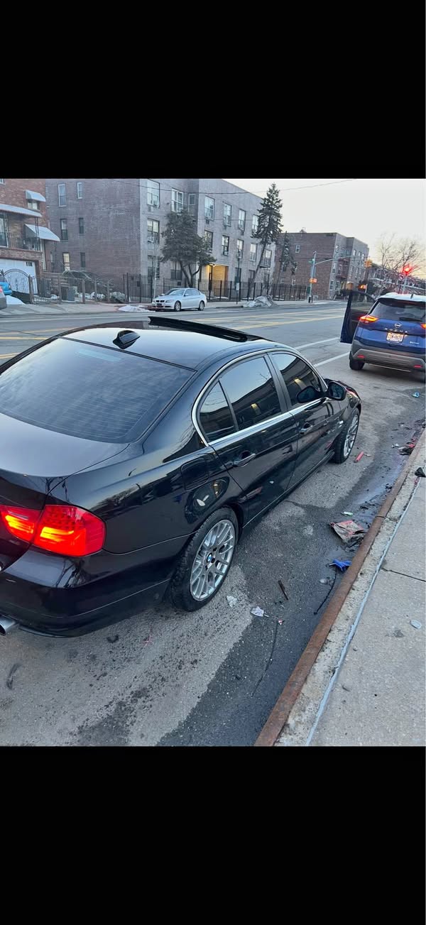 2010 BMW 3 Series - 335i xDrive Sedan 4D