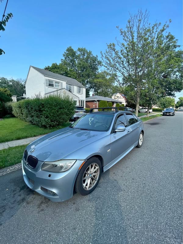 2011 BMW 3 Series - 328i xDrive Sedan 4D