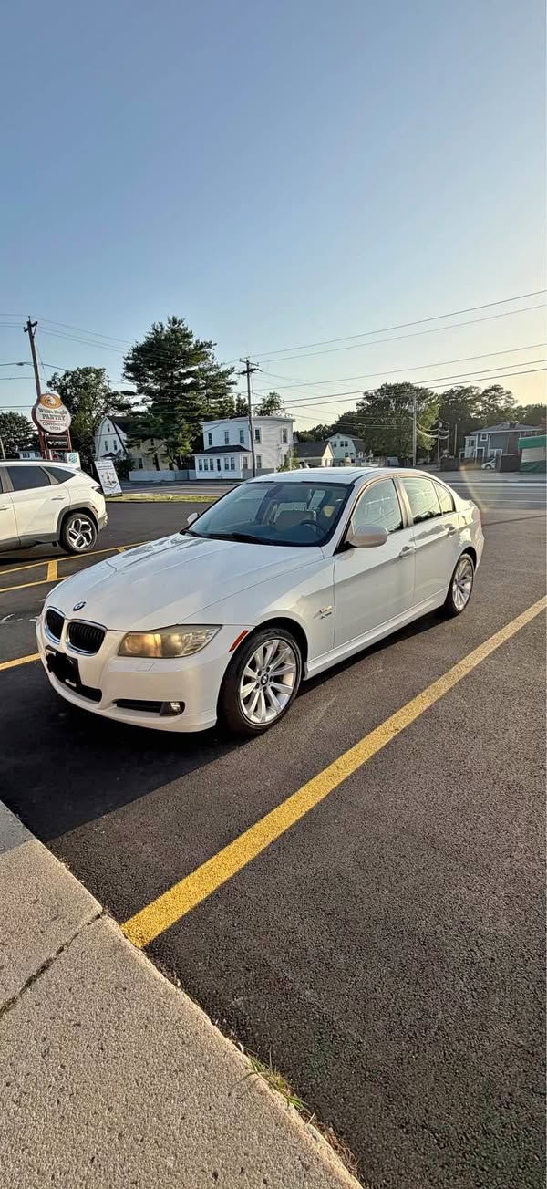 2011 BMW 3 Series - 328i xDrive Sedan 4D