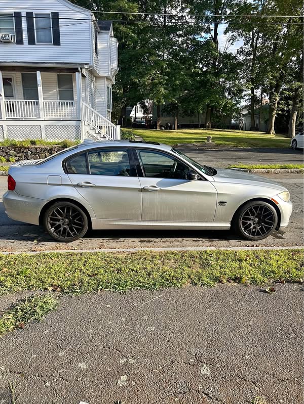 2011 BMW 3 Series - 328i xDrive Sedan 4D