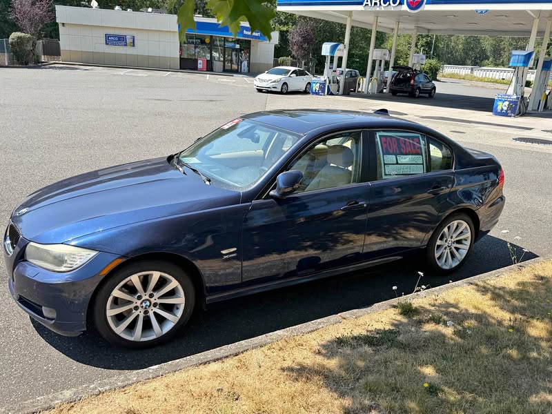 2011 BMW 3 Series - 320i xDrive Sedan 4D
