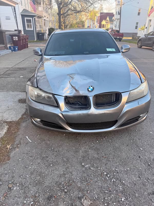 2011 BMW 3 Series - 328i xDrive Sedan 4D