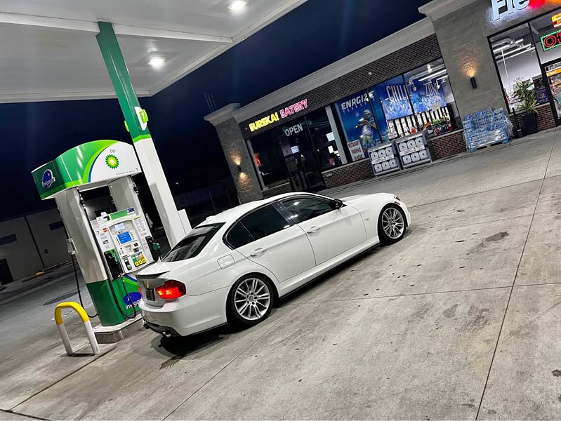 2011 BMW 3 Series - 335xi Sedan 4D