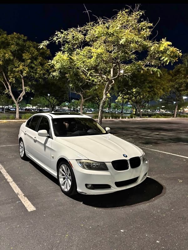 2011 BMW 3 Series - 328i Sedan 4D