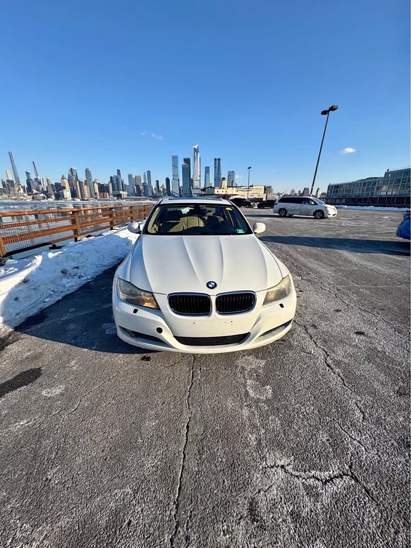 2011 BMW 3 Series - 328i xDrive Sedan 4D
