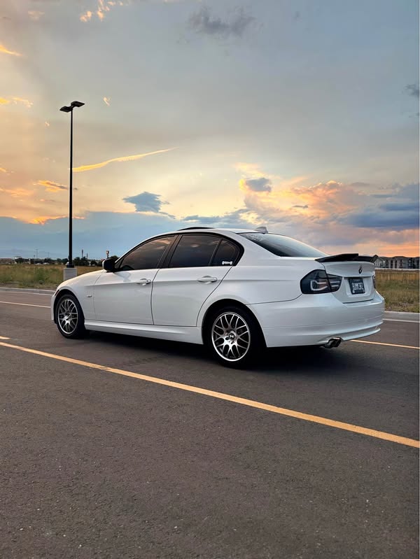 2011 BMW 3 Series - 328i xDrive Sedan 4D