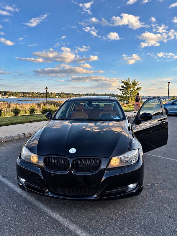 2011 BMW 3 Series - 328i xDrive Sedan 4D