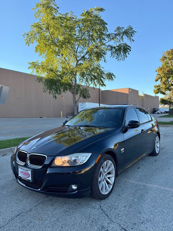 2011 BMW 3 Series - 328i xDrive Sedan 4D
