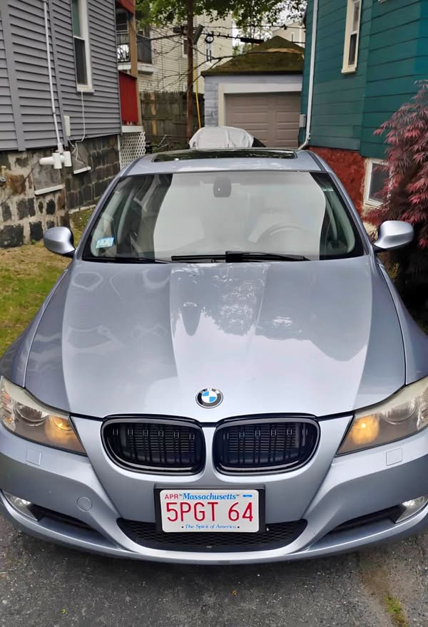 2011 BMW 3 Series - 328i xDrive Sedan 4D