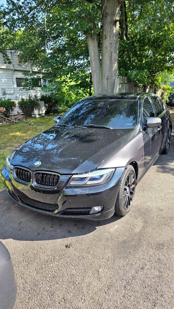 2011 BMW 3 Series - 328i xDrive Sedan 4D