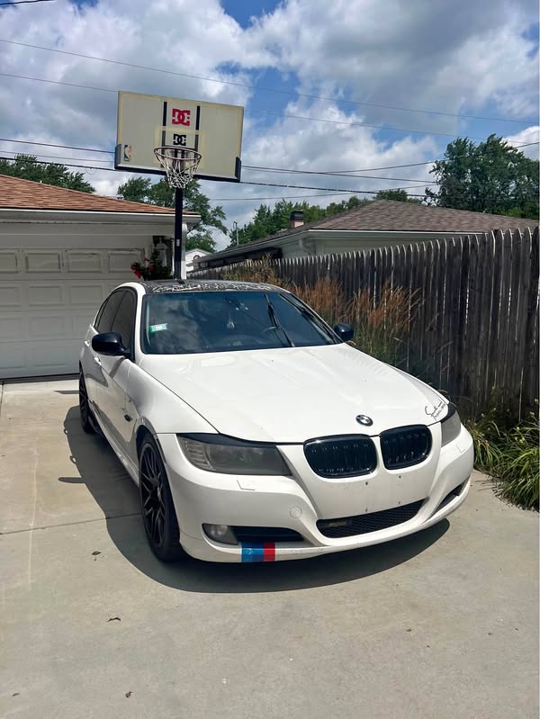 2011 BMW 3 Series - 328i xDrive Sedan 4D