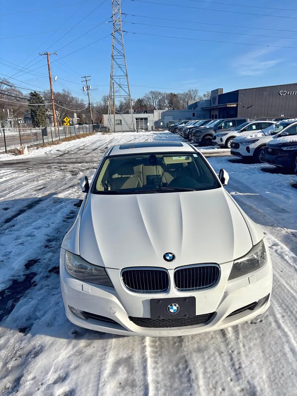 2011 BMW 3 Series - 328i xDrive Sedan 4D