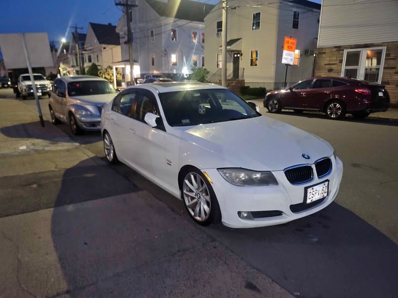2011 BMW 3 Series - 328i xDrive Sedan 4D