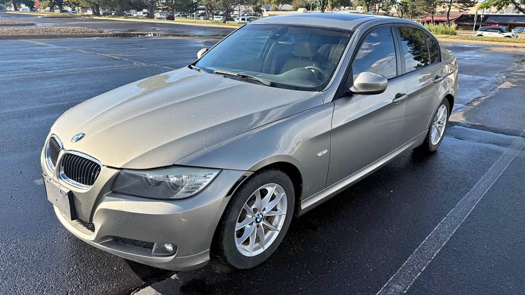 2010 BMW 3 Series - 320i Sedan 4D