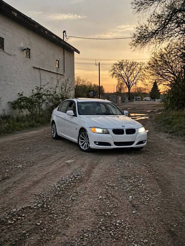 2011 BMW 3 Series - 328i xDrive Sedan 4D
