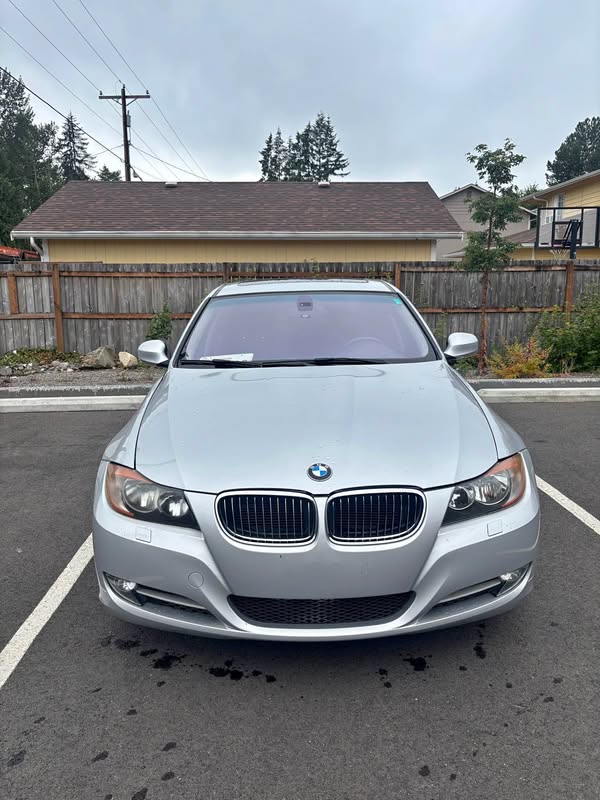 2011 BMW 3 Series - 328i xDrive Sedan 4D