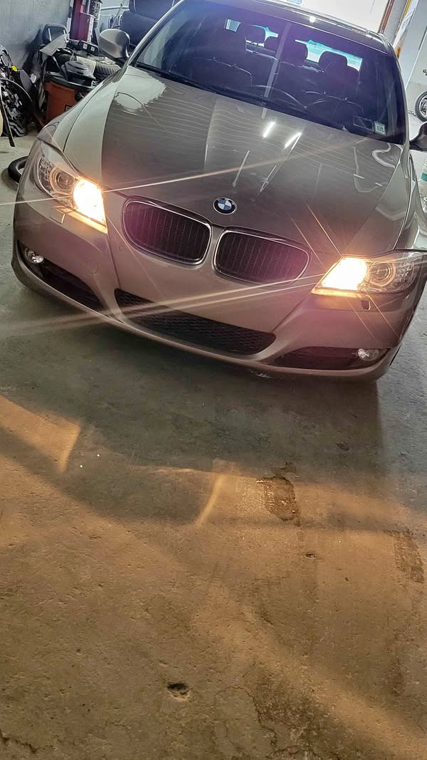 2011 BMW 3 Series - 328i xDrive Sedan 4D