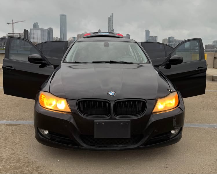 2011 BMW 3 Series - 323i Sedan 4D