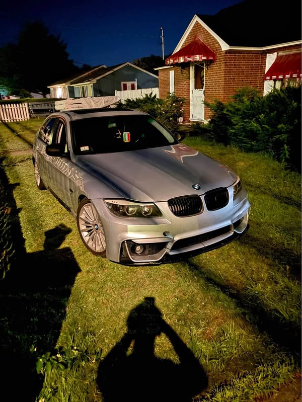 2011 BMW 3 Series - 328i xDrive Sedan 4D