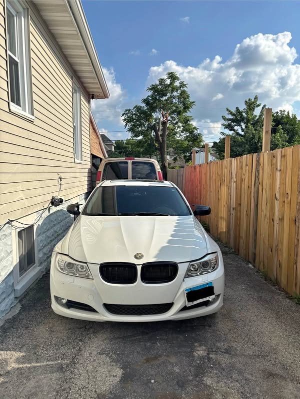 2011 BMW 3 Series - 328i xDrive Sedan 4D