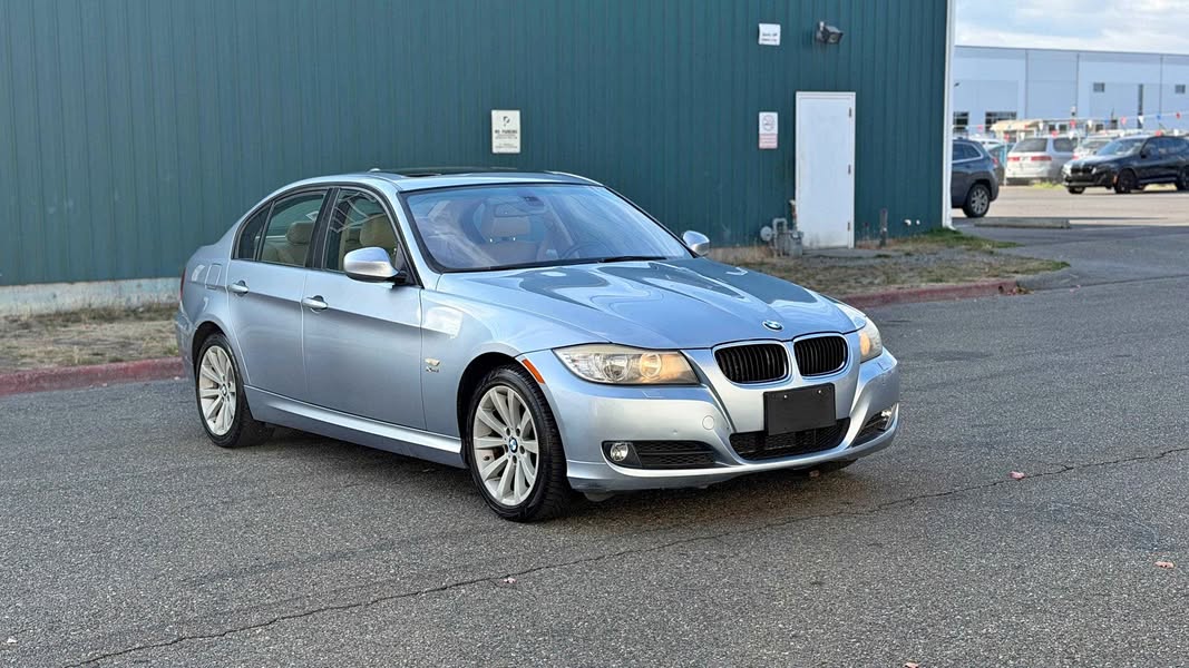 2011 BMW 3 Series - 328i xDrive Sedan 4D