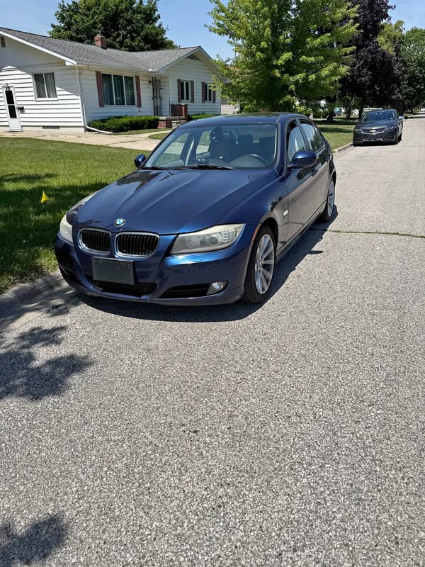 2011 BMW 3 Series - 328i xDrive Sedan 4D