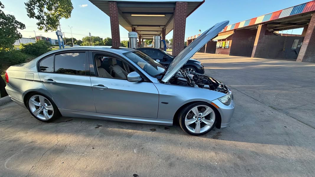 2011 BMW 3 Series - 335i xDrive Sedan 4D